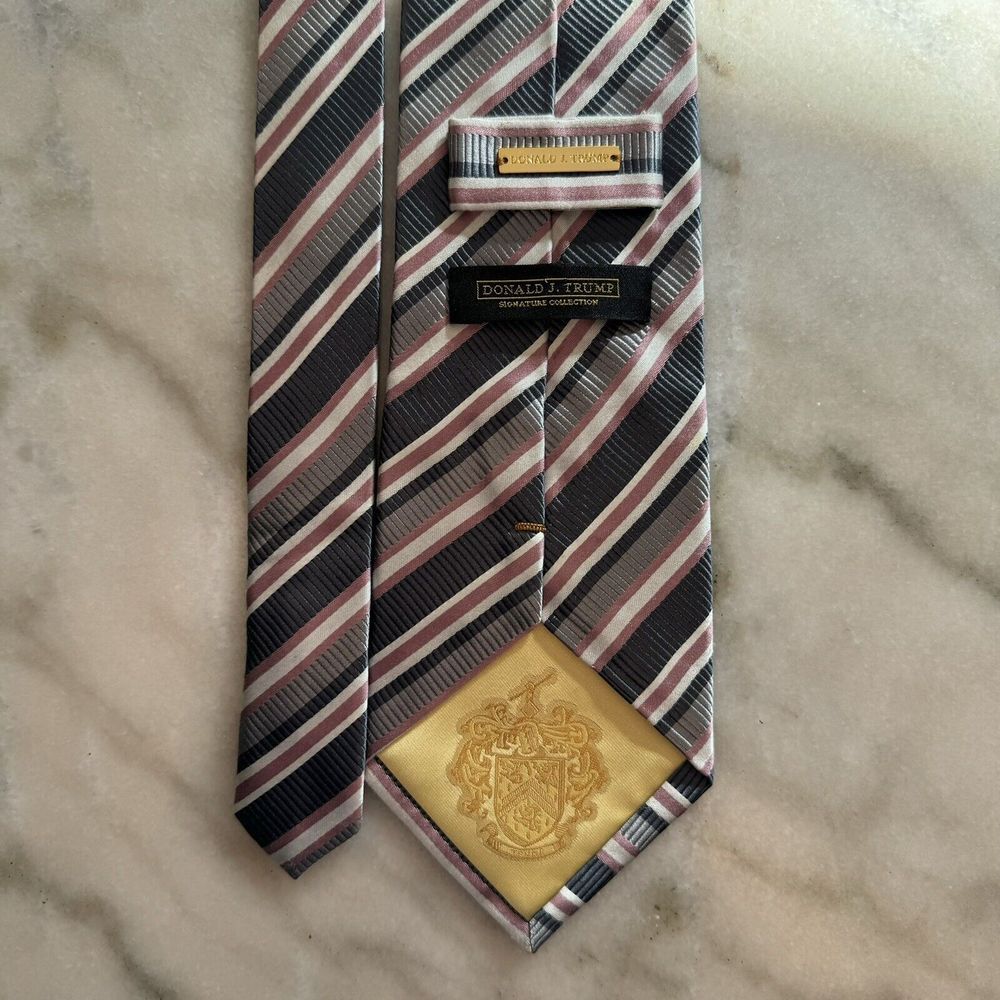 DONALD J TRUMP NECKTIE SIGNATURE COLLECTION‎ Gray Diagonal Stripe Silk Gold Bar